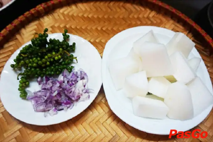 Bước 2: Sơ chế các nguyên liệu khác Bước 2: Sơ chế các nguyên liệu khác