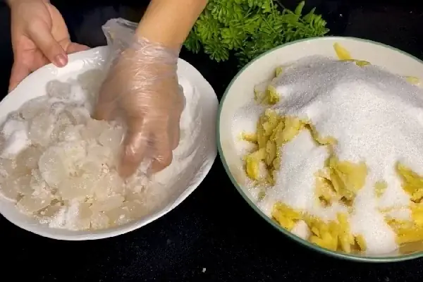 Bước 2: Ướp Thơm Và Hạt Đác Với Đường Bước 2: Ướp Thơm Và Hạt Đác Với Đường