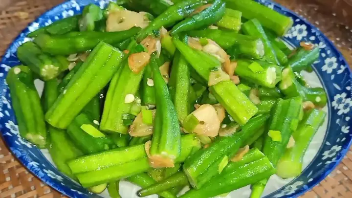 Cách Nấu Đậu Bắp Xào Tỏi Xanh Giòn, Không Nhớt Tại Nhà