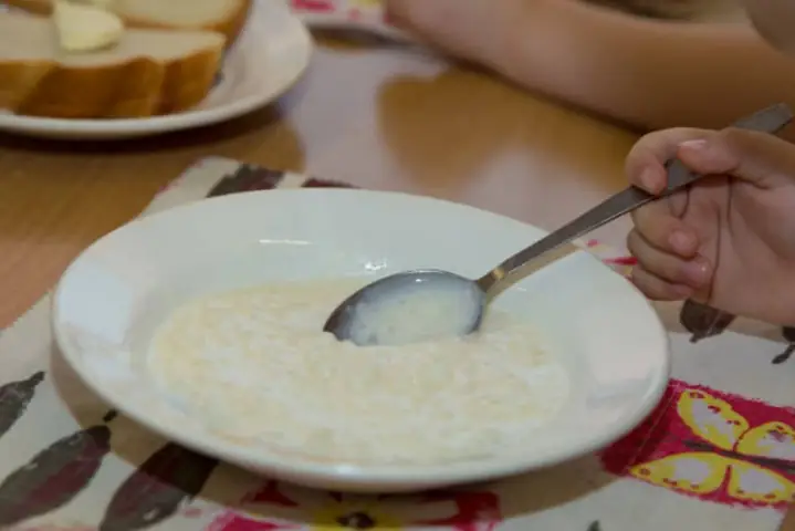 2. Cháo đậu hũ non, sữa