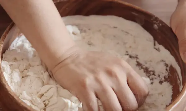 Vào Bếp Kéo Mì Trộn Dầu Ớt Để Có Tô Mì Đậm Chất Trung Hoa Thơm Ngon, Đúng Ý Vào Bếp Kéo Mì Trộn Dầu Ớt Để Có Tô Mì Đậm Chất Trung Hoa Thơm Ngon, Đúng Ý