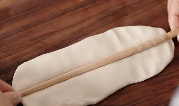 Vào Bếp Kéo Mì Trộn Dầu Ớt Để Có Tô Mì Đậm Chất Trung Hoa Thơm Ngon, Đúng Ý Vào Bếp Kéo Mì Trộn Dầu Ớt Để Có Tô Mì Đậm Chất Trung Hoa Thơm Ngon, Đúng Ý