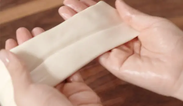 Vào Bếp Kéo Mì Trộn Dầu Ớt Để Có Tô Mì Đậm Chất Trung Hoa Thơm Ngon, Đúng Ý Vào Bếp Kéo Mì Trộn Dầu Ớt Để Có Tô Mì Đậm Chất Trung Hoa Thơm Ngon, Đúng Ý