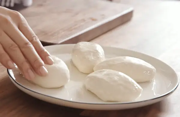 Vào Bếp Kéo Mì Trộn Dầu Ớt Để Có Tô Mì Đậm Chất Trung Hoa Thơm Ngon, Đúng Ý Vào Bếp Kéo Mì Trộn Dầu Ớt Để Có Tô Mì Đậm Chất Trung Hoa Thơm Ngon, Đúng Ý