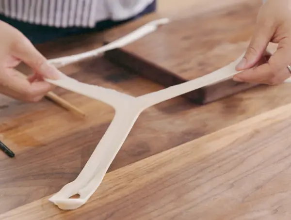 Vào Bếp Kéo Mì Trộn Dầu Ớt Để Có Tô Mì Đậm Chất Trung Hoa Thơm Ngon, Đúng Ý Vào Bếp Kéo Mì Trộn Dầu Ớt Để Có Tô Mì Đậm Chất Trung Hoa Thơm Ngon, Đúng Ý