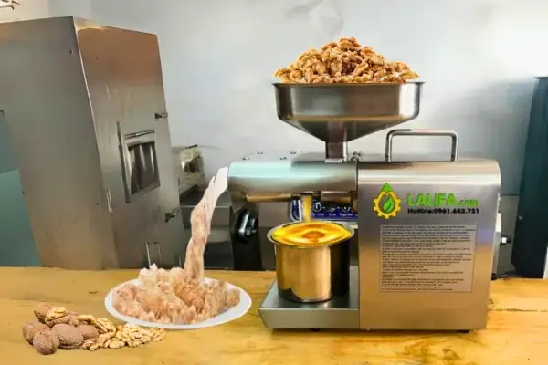 Bước 4: Ép Dầu Óc Chó