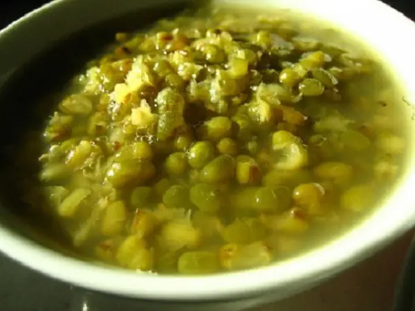 GiadinhNet - Giảm cân bằng đậu xanh là phương pháp giảm cân nhanh và an toàn được rất nhiều chị em phụ nữ ưa chuộng. Ngoài tác dụng giảm cân việc thường xuyên sử dụng đậu xanh còn giúp chị em có một làn da đẹp và tăng cường sức khỏe cho cơ thể.