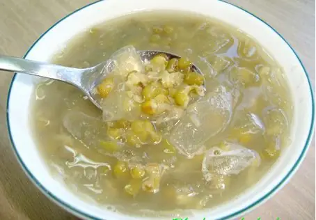 GiadinhNet - Giảm cân bằng đậu xanh là phương pháp giảm cân nhanh và an toàn được rất nhiều chị em phụ nữ ưa chuộng. Ngoài tác dụng giảm cân việc thường xuyên sử dụng đậu xanh còn giúp chị em có một làn da đẹp và tăng cường sức khỏe cho cơ thể.