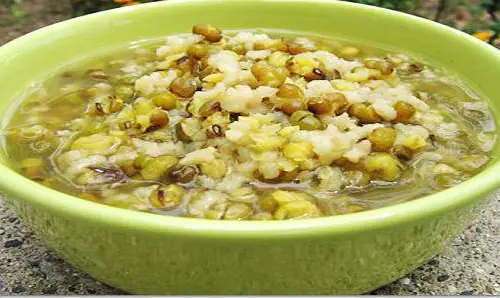 GiadinhNet - Giảm cân bằng đậu xanh là phương pháp giảm cân nhanh và an toàn được rất nhiều chị em phụ nữ ưa chuộng. Ngoài tác dụng giảm cân việc thường xuyên sử dụng đậu xanh còn giúp chị em có một làn da đẹp và tăng cường sức khỏe cho cơ thể.