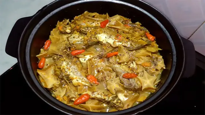 Có cá diếc mà chưa biết làm món gì? Theo dõi bài viết sau để cùng Bách hóa XANH vào bếp học cách làm cá diếc kho khế chua tròn vị, thơm ngon khó cưỡng bạn nhé!