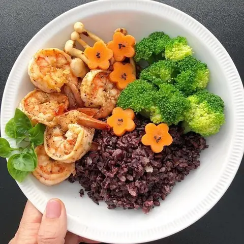 1. Cơm gạo lứt, tôm, bông cải xanh, cà rốt, nấm 1. Cơm gạo lứt, tôm, bông cải xanh, cà rốt, nấm