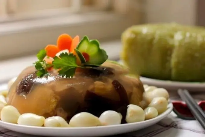 Bước 4: Trang Trí Và Tạo Hình Món Thịt Nấu Đông