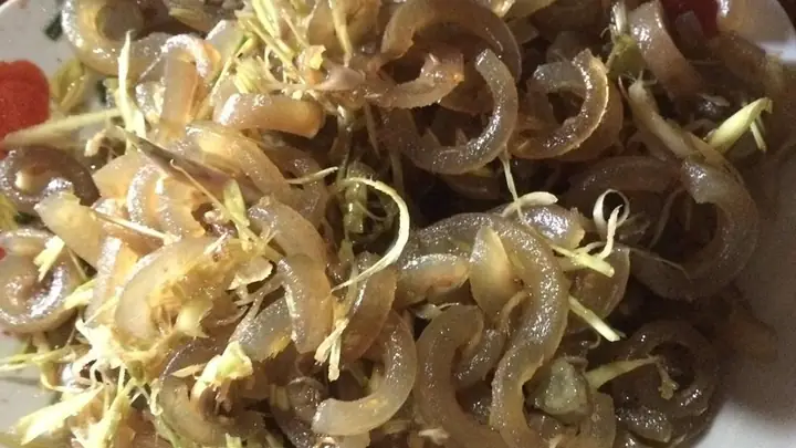 2. Da bò xào sả ớt