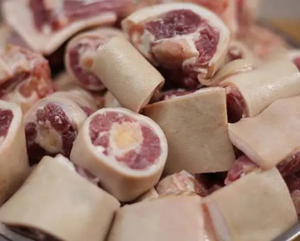 Bước 1: Sơ Chế Đuôi Bò