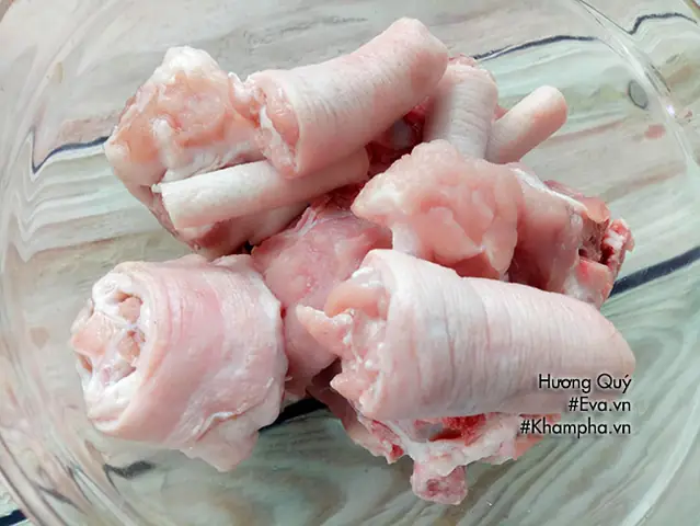 Đuôi Heo Hầm Rau Củ Nóng Hổi, Thơm Ngon, Ăn Mềm Ngọt Rất Hấp Dẫn.