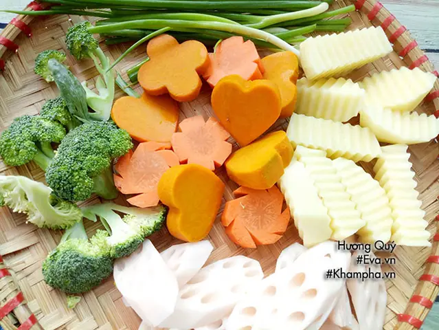 Đuôi Heo Hầm Rau Củ Nóng Hổi, Thơm Ngon, Ăn Mềm Ngọt Rất Hấp Dẫn.