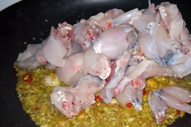 Công thức chế biến món ếch xào lá lốt thơm ngon, bổ dưỡng Công thức chế biến món ếch xào lá lốt thơm ngon, bổ dưỡng