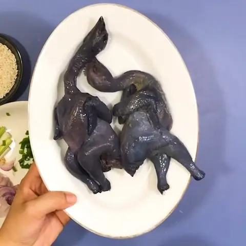 Sơ Chế Và Ướp Gà Ác