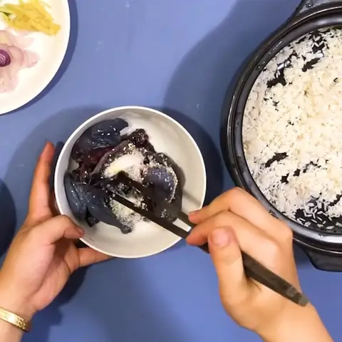 Sơ Chế Và Ướp Gà Ác