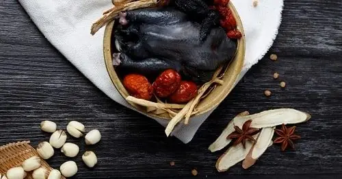 Nguyên Liệu Cho Món Gà Ác Hầm Hạt Sen