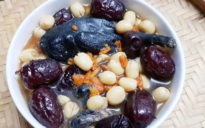 3Gà ác hầm hạt sen