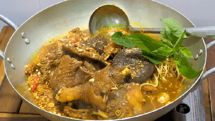 Nếu Như Bạn Có Một Con Gà Thả Vườn Thơm Ngon Mà Chưa Biết Nấu Món Gì Ngon. Các Món Như Luộc, Nướng, Hấp Thì Đã Ăn Rất Nhiều Lần Rồi Đúng Không Nào. Vậy Thì Hãy Học Cách Nấu Gà Giả Cầy Thơm Ngon Nhưng Rất Đơn Giản Ngay Sau Đây Thử Nhé.