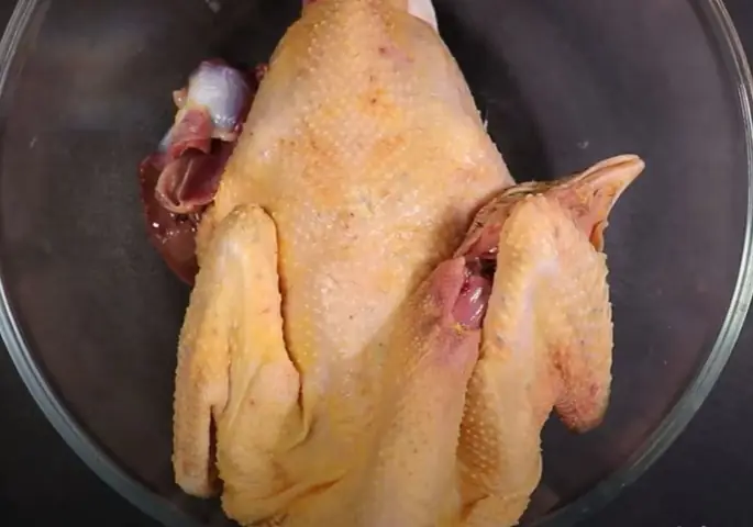 Sơ chế gà sạch, khử mùi hôi