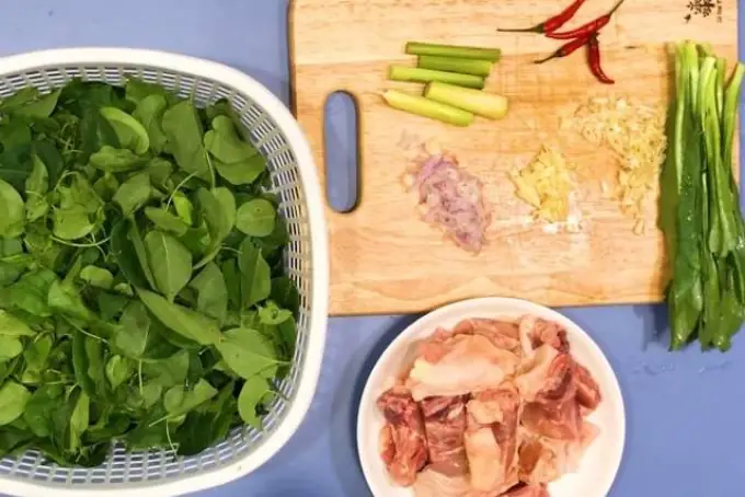 Nguyên Liệu Nấu Lẩu Gà Lá Giang