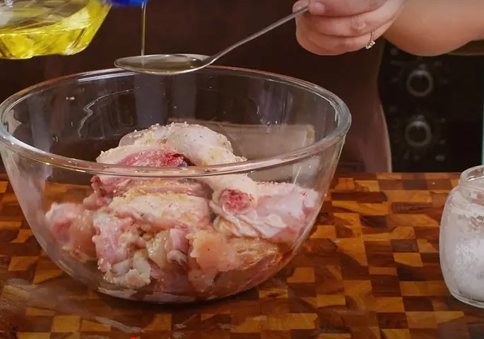 Tẩm Ướp Gà, Xào Nấm