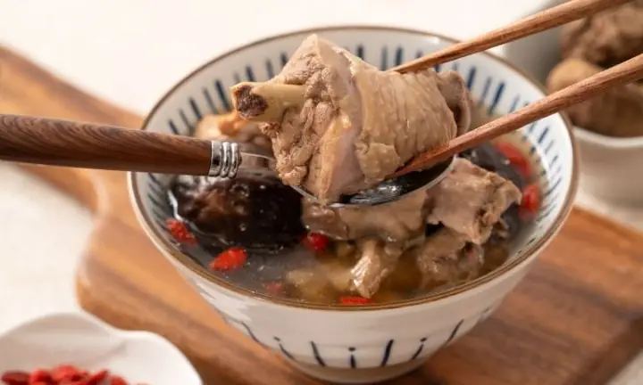 Cách Nấu Canh Gà Nấm Đông Cô Giải Cảm