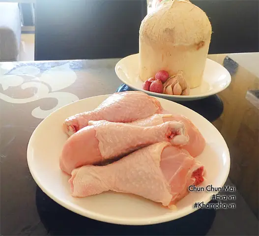 Thịt gà thơm mềm, ngấm kỹ gia vị với vị mặn mặn, ngòn ngọt ăn cùng cơm trắng ngon tuyệt. Cùng bếp eva học cách làm đùi gà rô ti nước dừa tuyệt ngon cho bữa cơm gia đình.