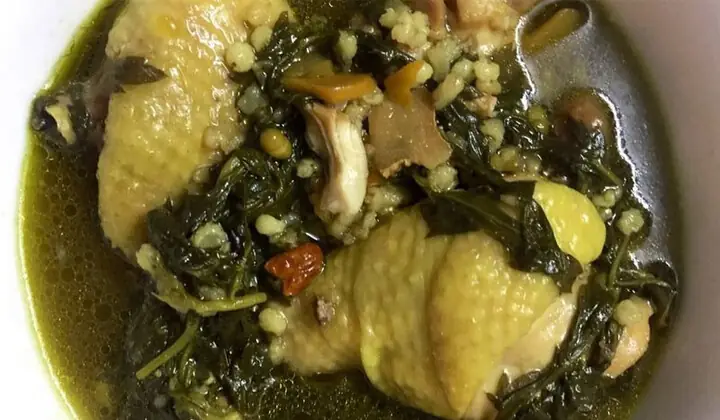 Cách hầm gà ngải cứu thơm ngon, không bị đắng Cách hầm gà ngải cứu thơm ngon, không bị đắng