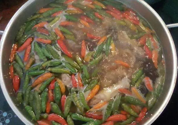 Bước 4: Làm Lẩu Gà Tiềm Ớt Hiểm