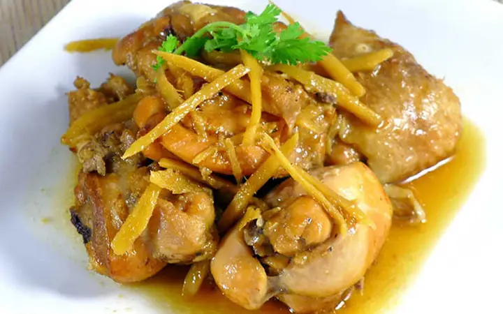 Trong các món nổi tiếng được chế biến từ gà thì chắc hẳn không ai không biết đến món gà xào gừng vô cùng nổi tiếng và được hầu hết gia đình Việt yêu thích.