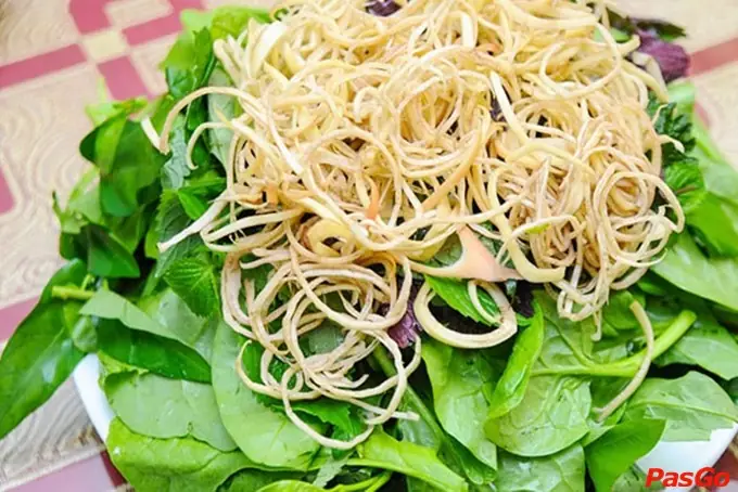 Bước 2: Sơ chế các nguyên liệu nhúng lẩu cua Bước 2: Sơ chế các nguyên liệu nhúng lẩu cua