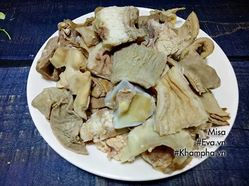 Gân Bò Kho Hầm Mềm Nhưng Vẫn Giữ Được Độ Giòn Nhất Định, Lại Ngấm Gia Vị Đậm Đà Tuyệt Ngon. Gân Bò Kho Hầm Mềm Nhưng Vẫn Giữ Được Độ Giòn Nhất Định, Lại Ngấm Gia Vị Đậm Đà Tuyệt Ngon.