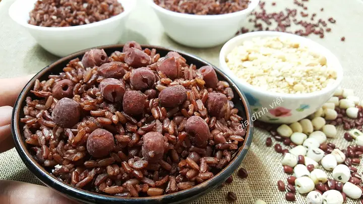 Cách nấu cơm gạo lứt với đậu đỏ dẻo thơm cho cả nhà Cách nấu cơm gạo lứt với đậu đỏ dẻo thơm cho cả nhà