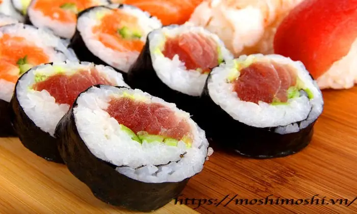 Nấu gạo Nhật Bản để làm Sushi
