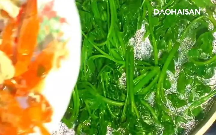 Bước 3: Nấu Canh Ghẹ Nấu Rau Muống