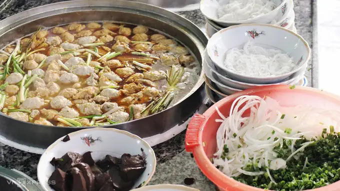 Quán Bún Huế Không Thịt Bò Bán 1.000 Tô Mỗi Ngày Quán Bún Huế Không Thịt Bò Bán 1.000 Tô Mỗi Ngày