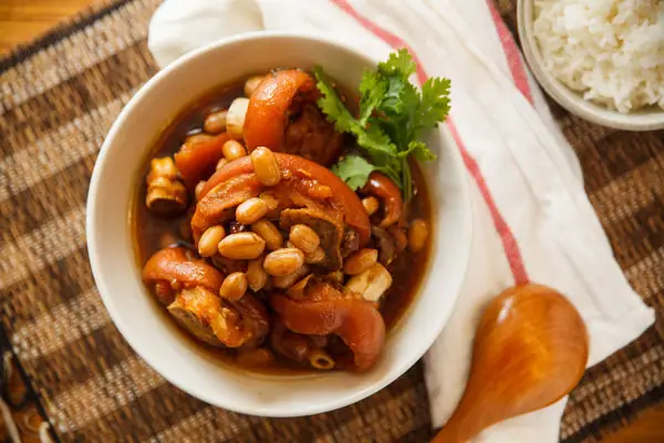 Món chân giò hầm đậu phộng thơm ngon, giàu dinh dưỡng này chắc chắn sẽ khiến cả nhà vét sạch nồi cơm đấy! Món chân giò hầm đậu phộng thơm ngon, giàu dinh dưỡng này chắc chắn sẽ khiến cả nhà vét sạch nồi cơm đấy!