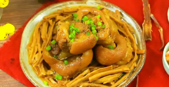 Xuất Xứ Của Món Giò Heo Hầm Măng