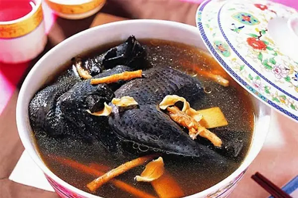 1. Canh đông trùng hạ thảo hầm gà ác 1. Canh đông trùng hạ thảo hầm gà ác