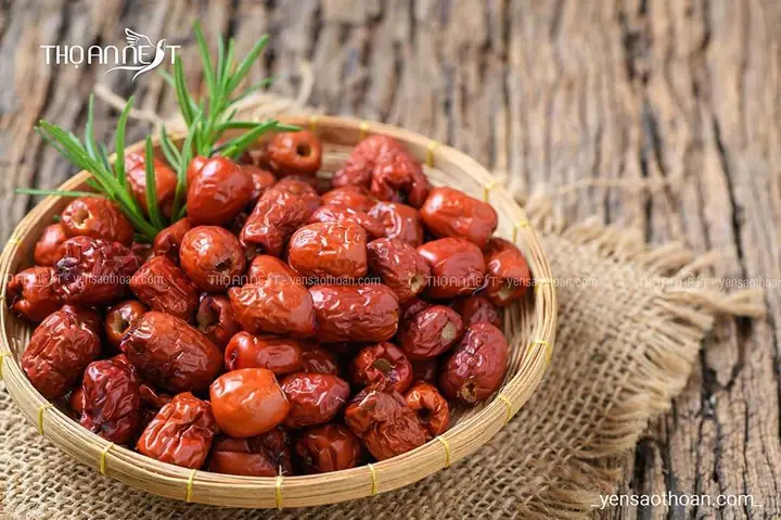 Với mỗi đơn hàng từ 50g, Thọ An Nest không chỉ tặng kèm táo đỏ, hạt sen, hay đường phèn, mà còn có thêm các nguyên liệu như kỷ tử, hạt chia, nhãn nhục, giúp khách hàng đa dạng hóa món yến chưng hàng ngày, bồi bổ nhiều phương diện cho cơ thể. Với mỗi đơn hàng từ 50g, Thọ An Nest không chỉ tặng kèm táo đỏ, hạt sen, hay đường phèn, mà còn có thêm các nguyên liệu như kỷ tử, hạt chia, nhãn nhục, giúp khách hàng đa dạng hóa món yến chưng hàng ngày, bồi bổ nhiều phương diện cho cơ thể.