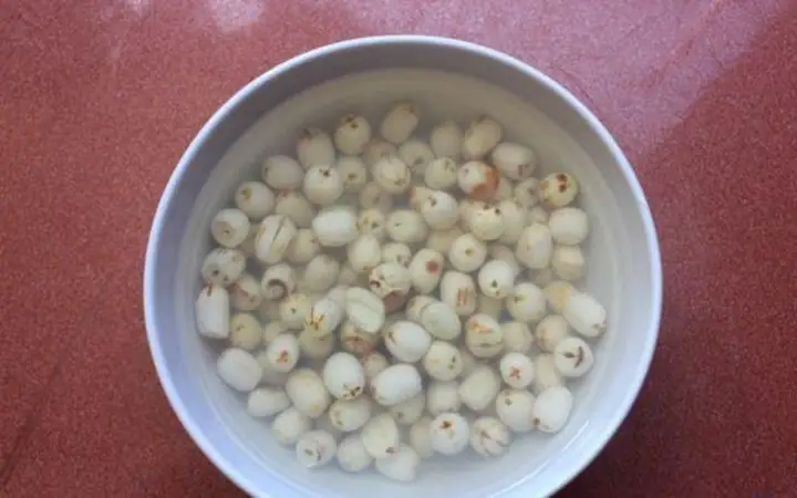 1Cách nấu hạt sen khô mau mềm