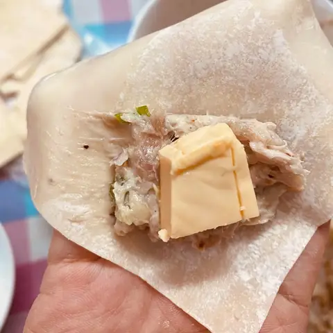 Làm hoành thánh Làm hoành thánh