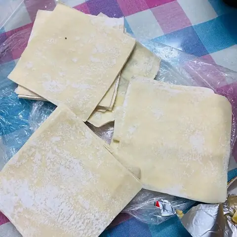 Làm hoành thánh Làm hoành thánh