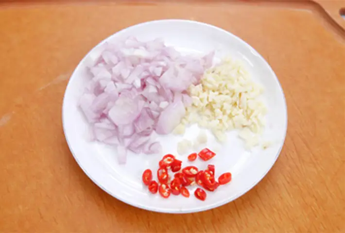 Bước 2: Sơ Chế Một Số Loại Nguyên Liệu Khác