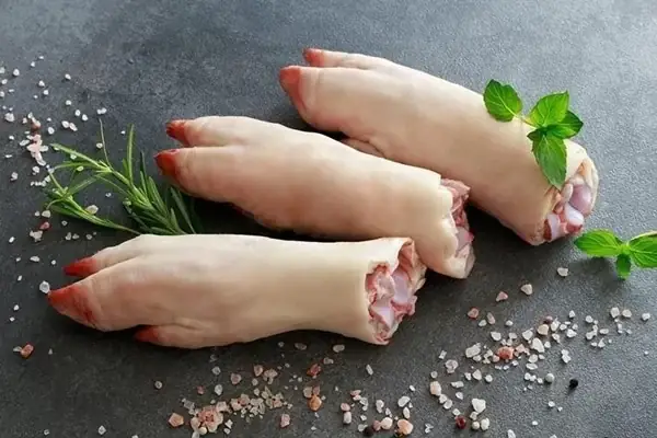 Bí Quyết Chọn Mua Nguyên Liệu Hủ Tiếu Giò Heo