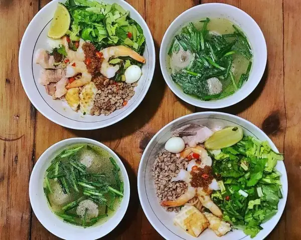 Chuẩn bị nguyên liệu nấu hủ tiếu Mỹ Tho Chuẩn bị nguyên liệu nấu hủ tiếu Mỹ Tho